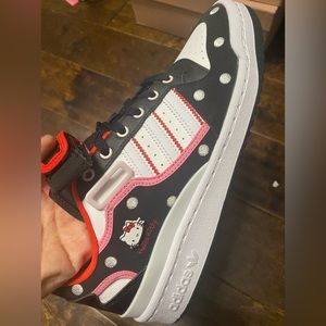 NWT Adidas hellokitty sneakers